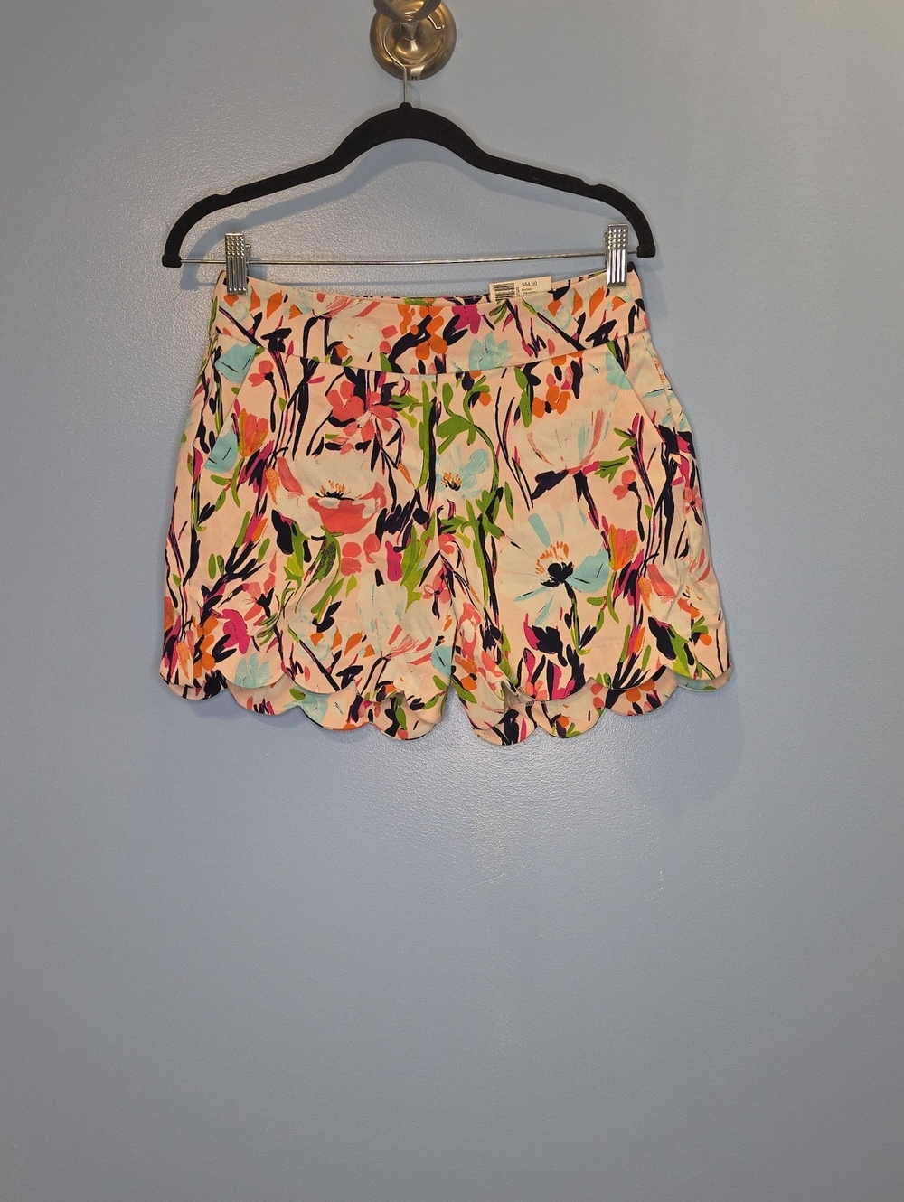 NWT Crown & Ivy • Scalloped Floral Shorts - Size 4.
